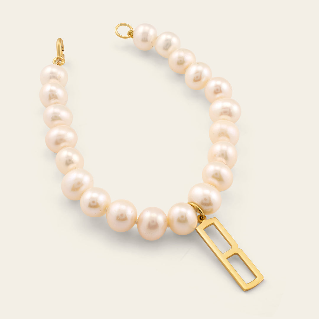 PEARL BRACELET WITH LETTER